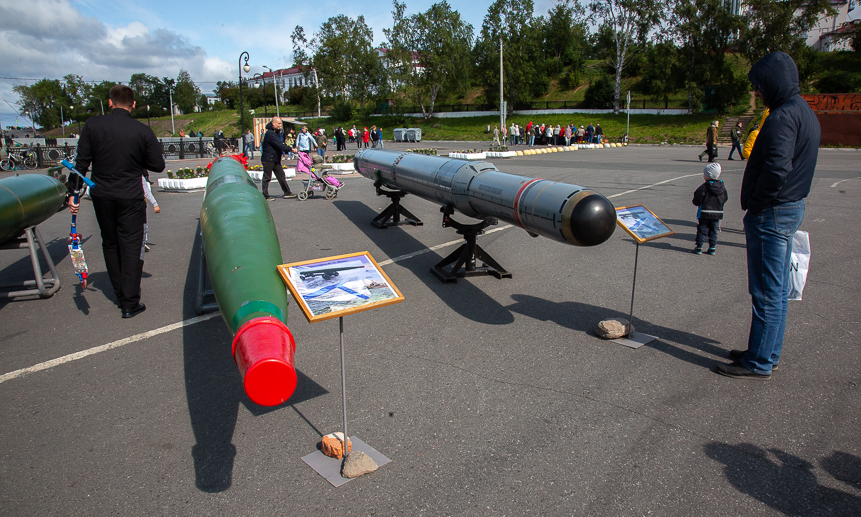 Ракета-торпеда "Шквал" (слева) и ракета-торпеда 83 РН УД.