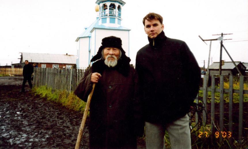 Село Несь, НАО, 2003 год. Алексей Шемякин на открытии храма.