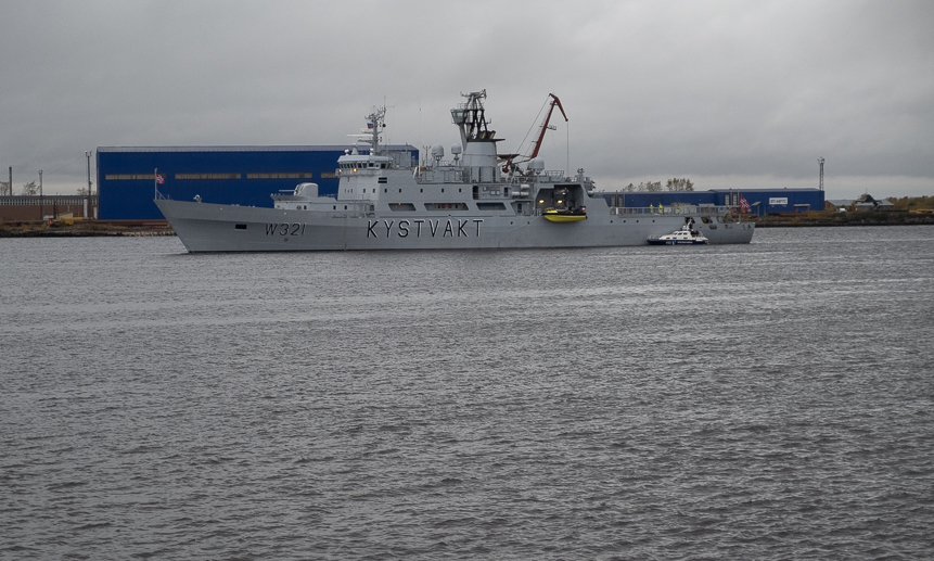 Корабль норвежской береговой охраны Senja. Фото Артёма Келарева.